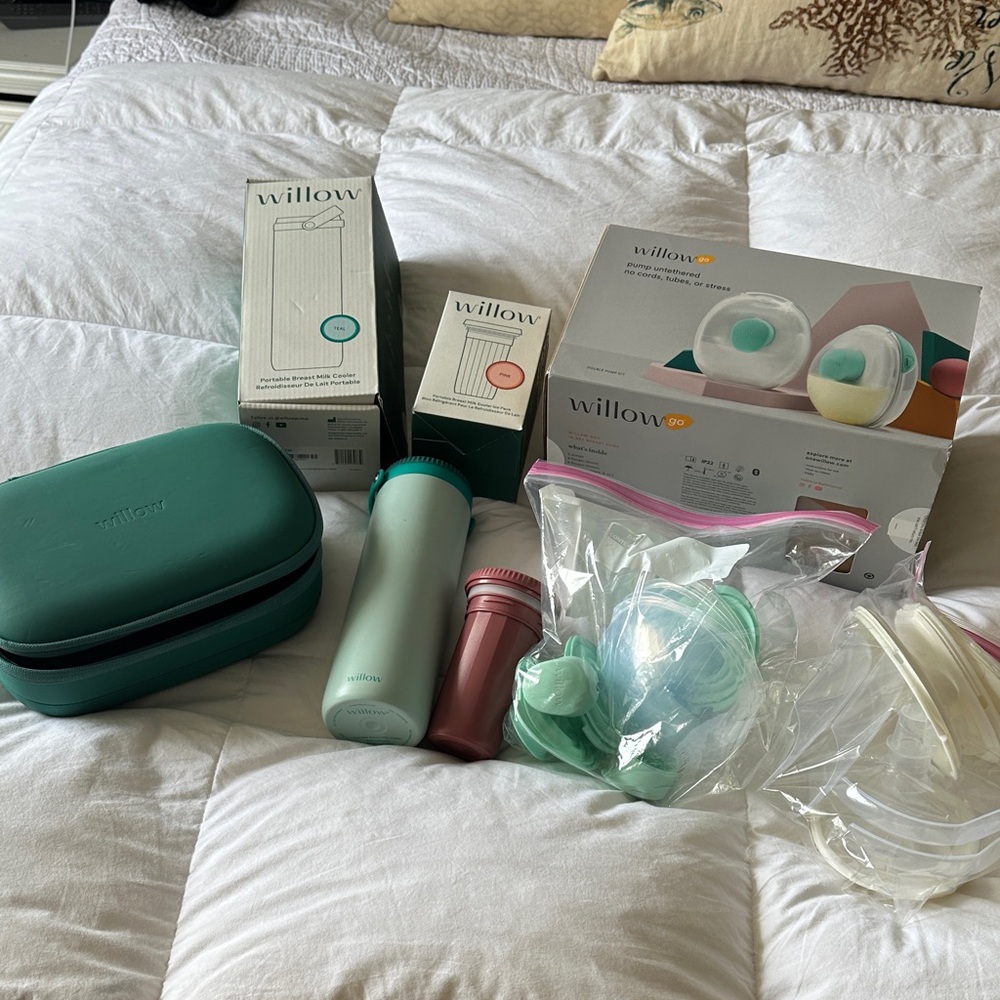 Willow Pump Set with Teal and Pink Accessories